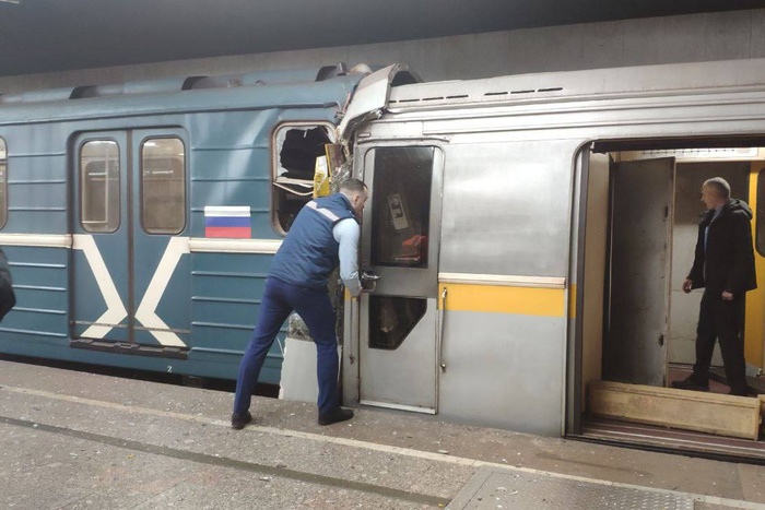 В Москве в метро столкнулись два поезда