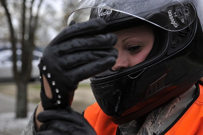 В Екатеринбурге вдова мигранта, перебегавшего дорогу в неположенном месте, засудила байкера
