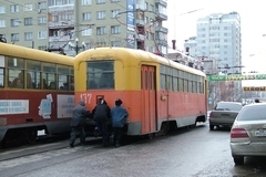 В Челябинске водитель трамвая зажала дверью пассажира