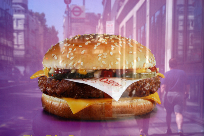 В мексиканском «Макдоналдсе» продали гамбургер с крысиной головой