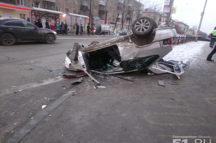 Видеорегистратор снял, как машина в полёте сбила девушку на Шевченко