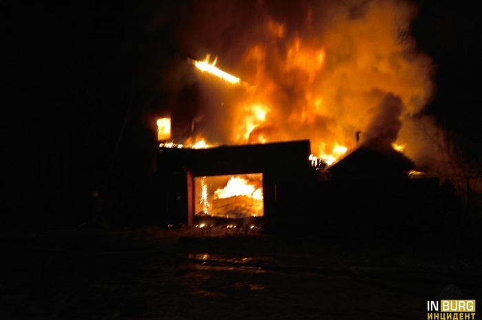Сегодня ночью горел жилой дом на Уктусе