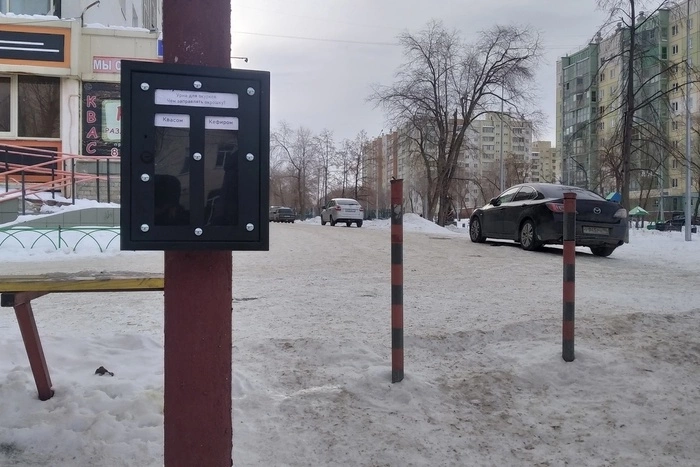 В Копейске экоактивист установил урну для «голосования окурками»