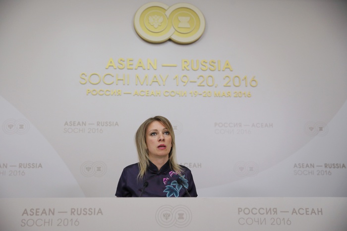 Захарова: российского дипломата пытались завербовать при покупке лекарства в США