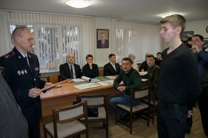 Игорь Трифонов наградил школьников, задержавших насильника на Ботанике
