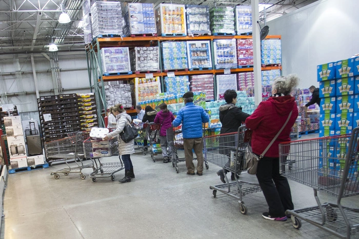 «Are you f***ing serious?». Жительница Канады рассказала о местной магазинной панике