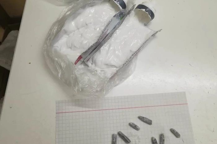 Гашиш в тюбике из-под зубной пасты: таможенники Кольцово пресекли попытку контрабанды наркотиков