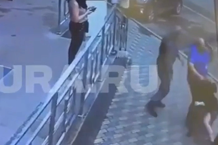 Екатеринбургский журналист напал на сотрудницу ресторана