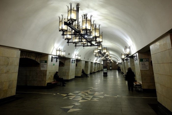 В метрополитене Екатеринбурга стали досматривать каждого пассажира