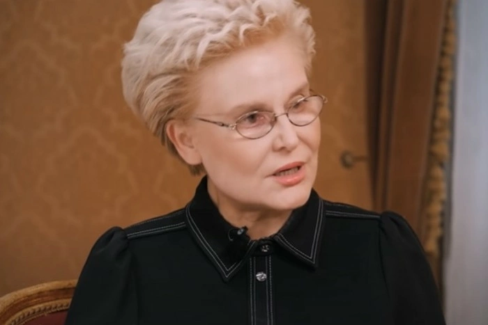 Телеведущая Елена Малышева покинула Россию