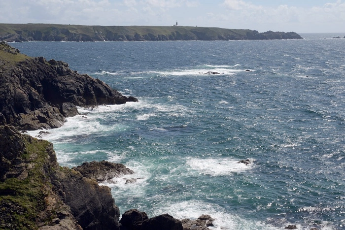 Франция намерена затопить в открытом море построенные для России вертолетоносцы