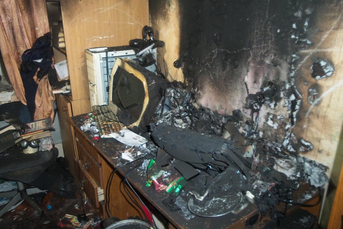 Из-за возгорания компьютера на Билимбаевской погибли два человека