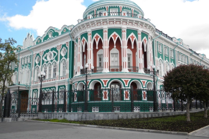 Пятнадцать тысяч екатеринбургских зданий получат паспорт фасадов