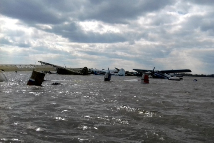 В Ишиме под воду ушел Ан-2, который должен был бороться с паводком