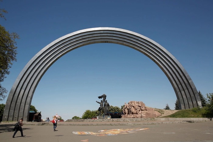 Украинцев призвали оборвать контакты с родными из России ради спасения страны