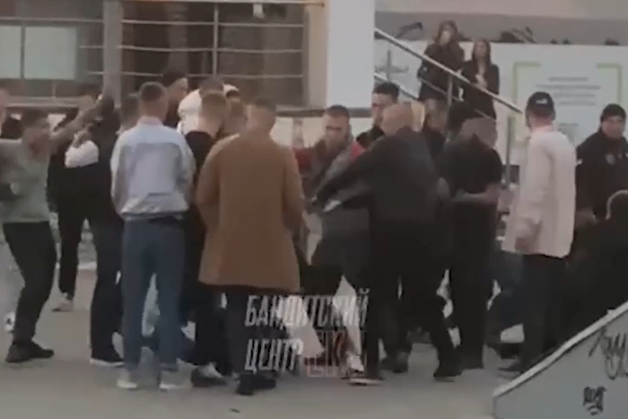 У клуба в центре Екатеринбурга произошла массовая драка