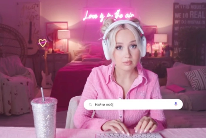 Клава Кока снялась в новогодней премьере ТНТ благодаря вечеринке Ивлеевой