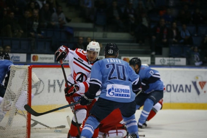 «Автомобилист» обыграл «Слован» со счётом 6:3