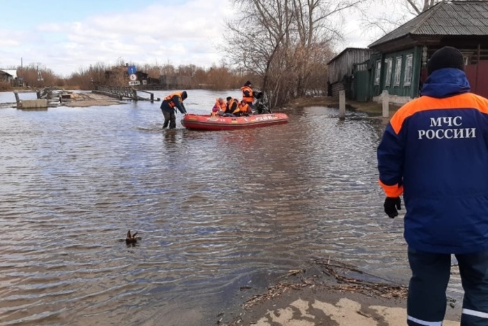 В Свердловской области из-за паводка затопило мосты и дороги