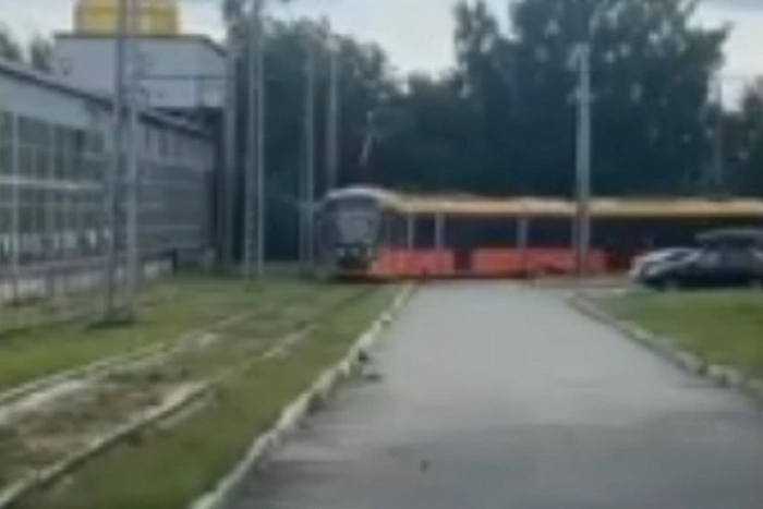 Первый российский пятисекционный трамвай поехал в Екатеринбурге