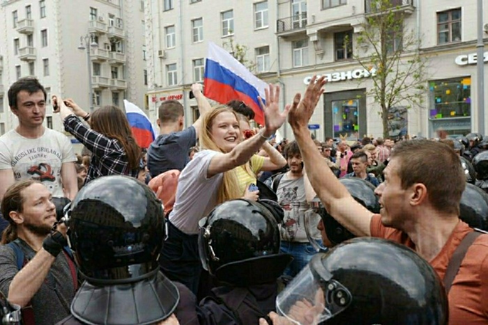 Единомышленники Навального прогнозируют России повтор судьбы Украины