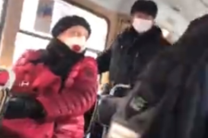 «Чё, присосалась?!»: в Екатеринбурге ещё одна пассажирка трамвая устроила скандал из-за маски