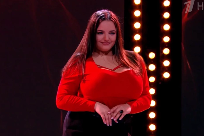Уральская модель с одиннадцатым размером груди пришла на «Давай поженимся»