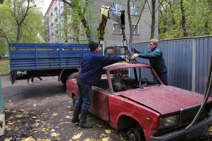 Житель Магнитогорска ездит на «Ладе» без дверей и капота (ФОТО)
