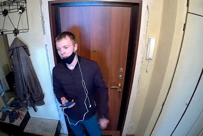 В Екатеринбурге неизвестные ограбили женщину по схеме «внук попал в ДТП»