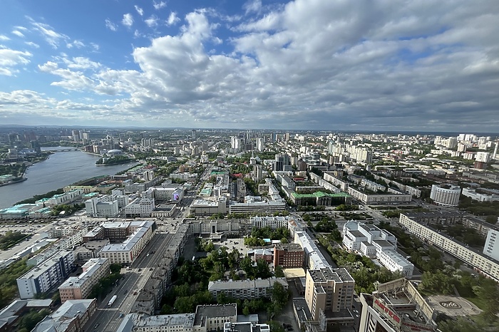 В Екатеринбурге закроют дорогой бассейн на крыше «Высоцкого»