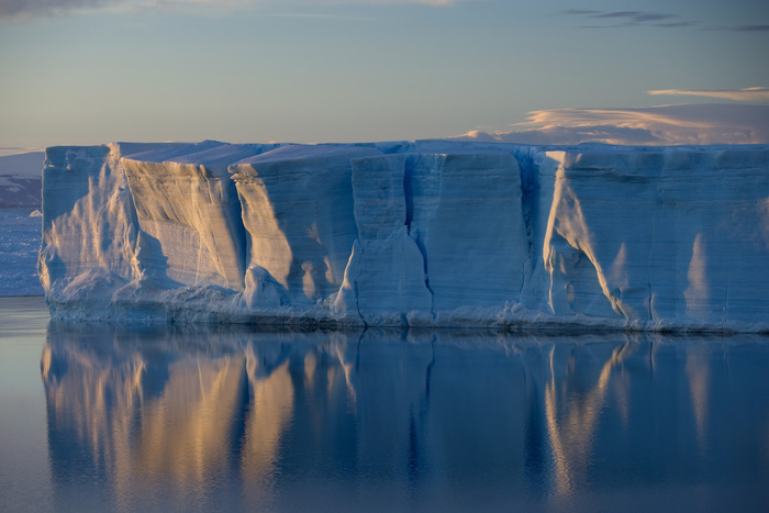 Таяние антартических льдов повысит уровень океанов на метр