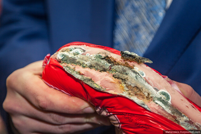 В магазине «Светофор» в Екатеринбурге нашли колбасу с опарышами