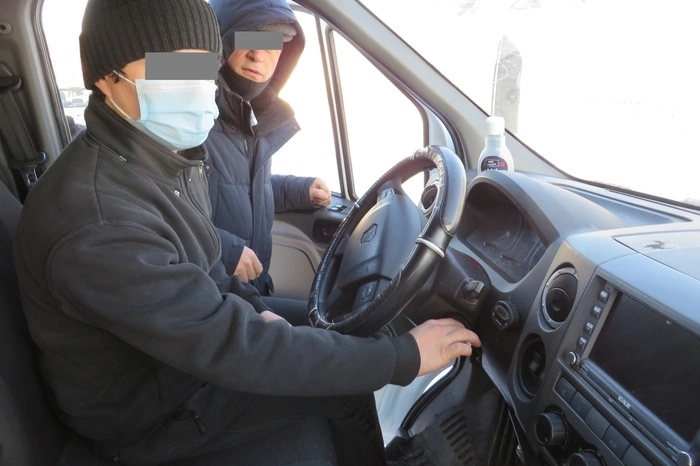 В Екатеринбурге парень случайно завёл машину и насмерть задавил женщину