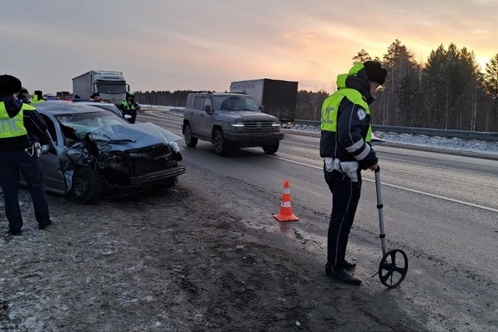 Водитель умер за рулем во время движения по ЕКАД