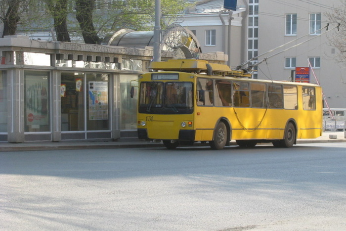 У троллейбуса ЕТТУ взорвалось внутреннее колесо под пассажирскими креслами