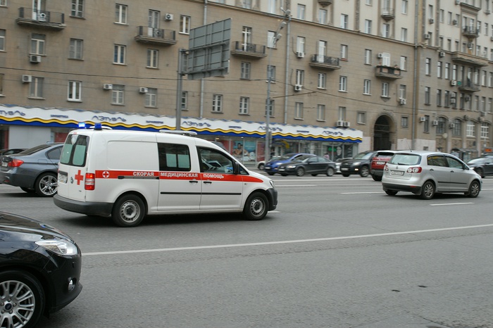 В Екатеринбурге машина «скорой» с «тяжелым» пациентом протаранила легковушку