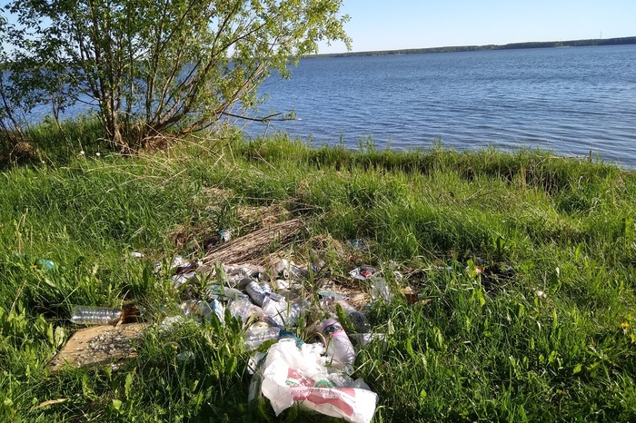 Один из пляжей на Балтыме оказался завален мусором