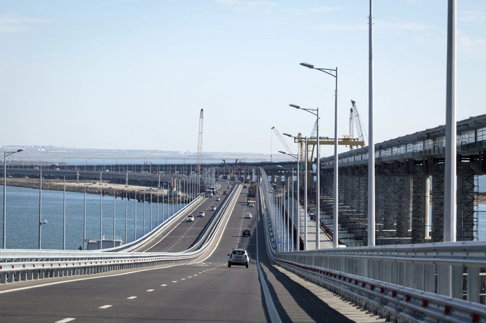 На Украине возбудили дело после проезда поезда по мосту в Крым