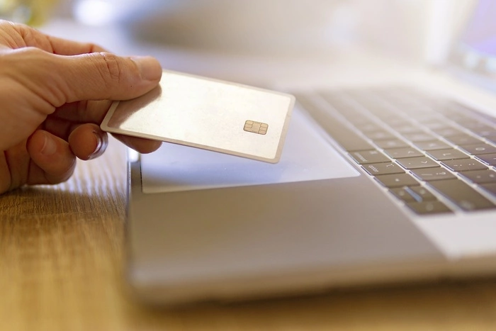 Мошенники начали запугивать россиян санкциями и предлагать кредиты по низким ставкам