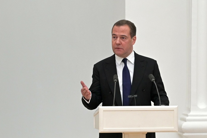 Медведев составил «не прогноз» мировых бед после антироссийских санкций