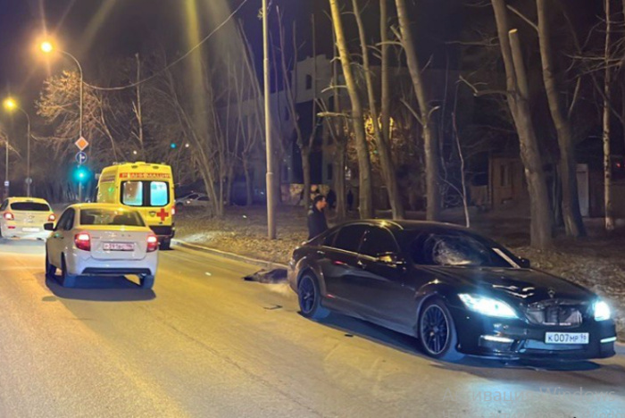 В Екатеринбурге Mercedes насмерть сбил пешехода