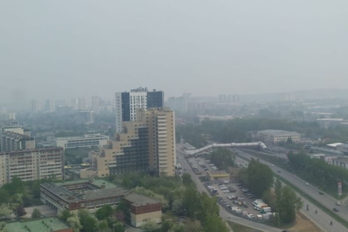 Екатеринбург накрыло едким запахом