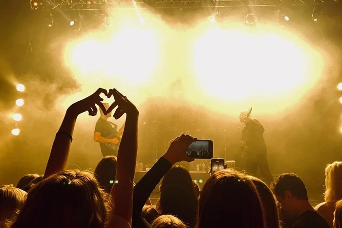 «Можно без конфет». Неписаные правила общения сцены с залом от «пионера шоубизнеса»