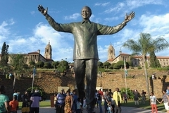 В ухе Манделы нашли кролика