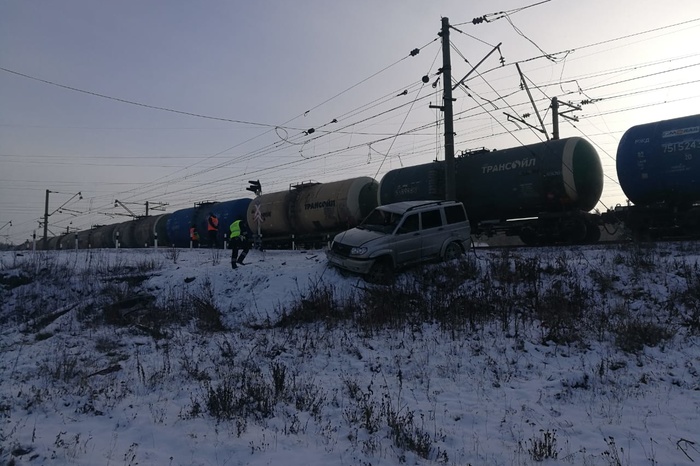 В Свердловской области автомобиль влетел в локомотив