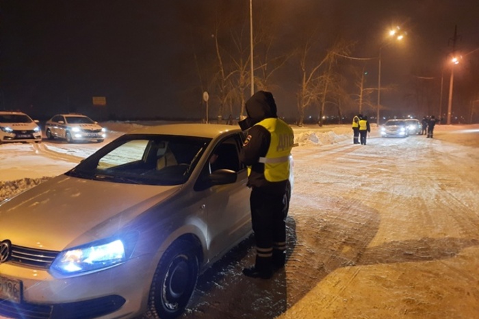 Машина въехала на остановку и насмерть сбила уралочку