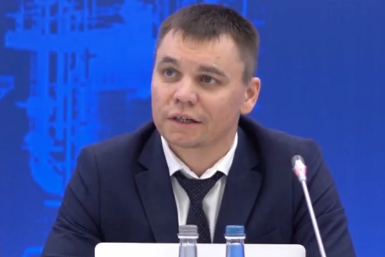 «Ъ»: Заместитель главы Минцифры Шадаева Андрей Заренин ушел на СВО