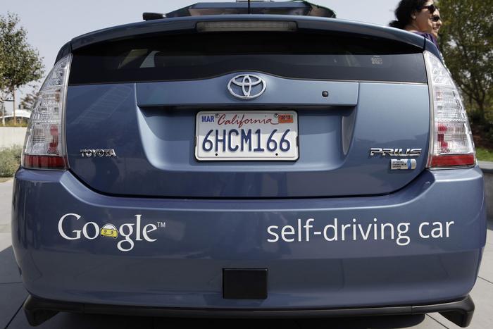 Самоуправляемый автомобиль от Google попал в первое ДТП с пострадавшими