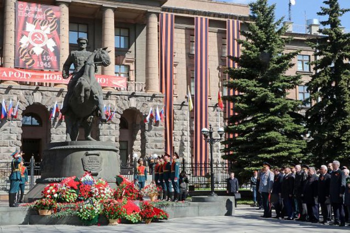 Накануне прошло возложение цветов к памятнику Георгию Жукову