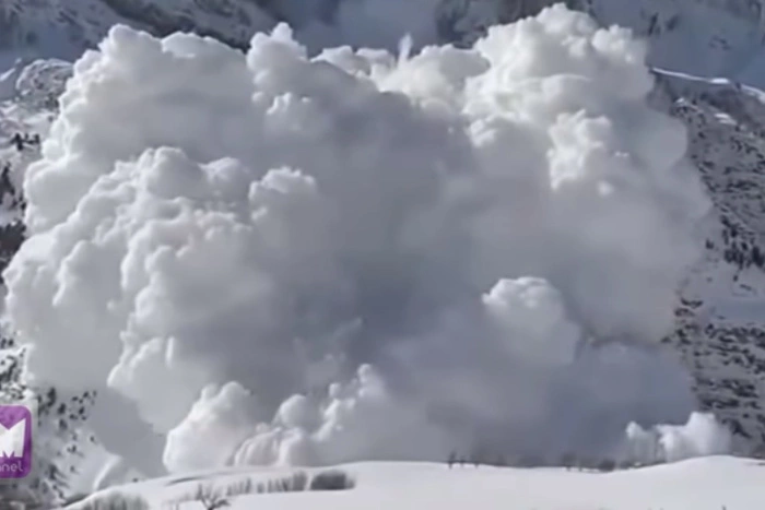 СК: Пострадавшая при сходе лавины в Мурманской области девочка скончалась